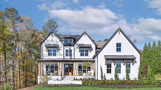 A variety of resort-style amenities such as a pool, cabana, clubhouse, fitness center, and putting green at Willow Glen