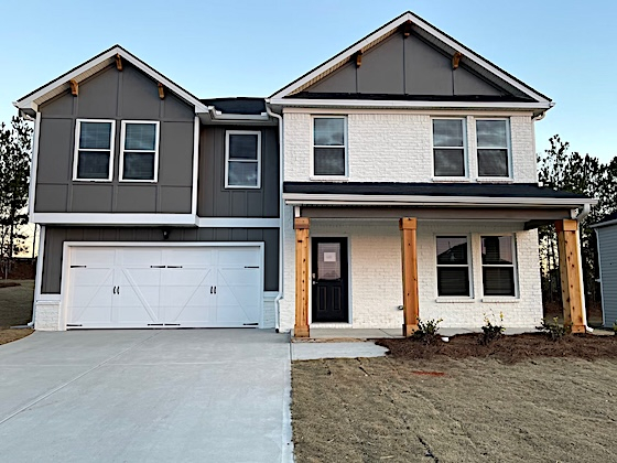 New Homes in Jackson, Georgia built by Dream Finders Homes in the New Home Community of The Woodlands Preserve!